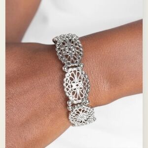 Curly Chic Silver Chain Bracelet